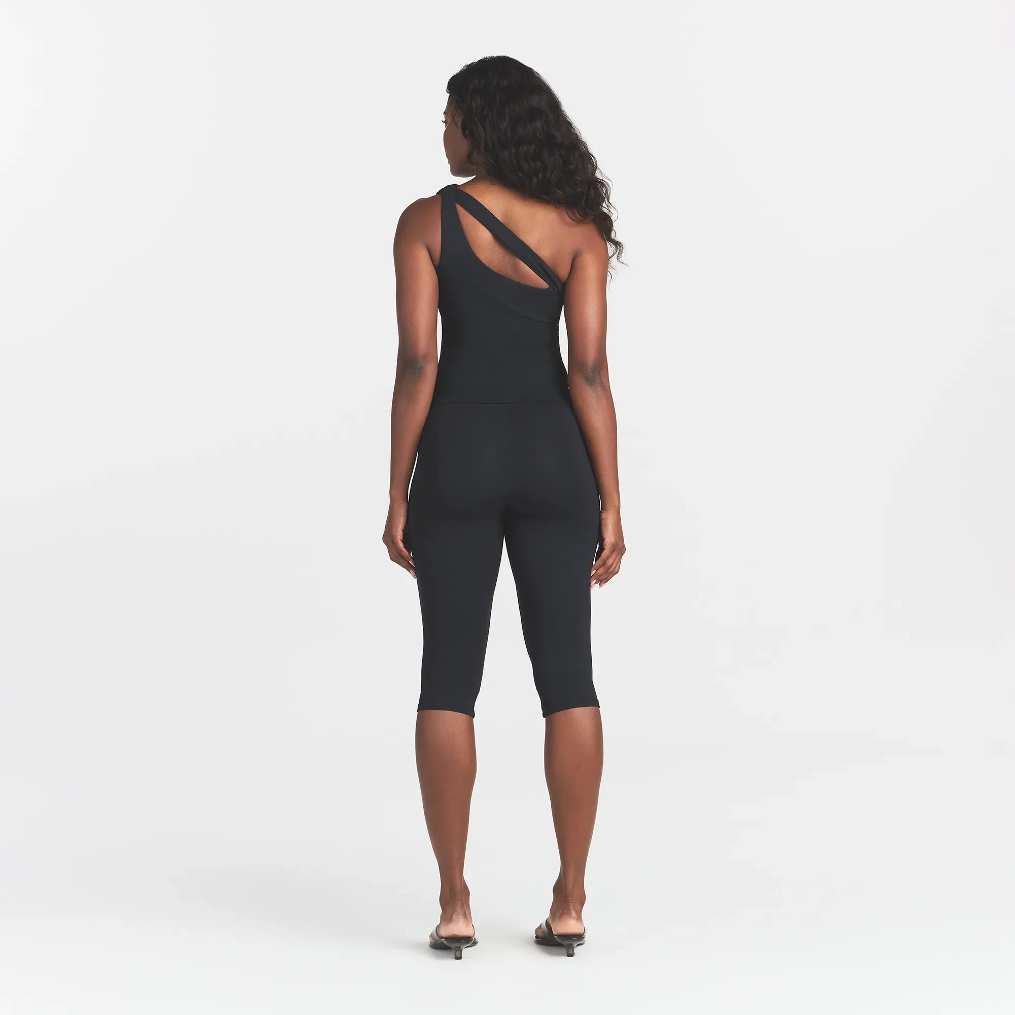 SMOOTH LAYERS ASYMMETRICAL TANK | OBSIDIAN ON A MODEL BACK VIEW @ | FOCUS: 0.0, 1.0, 0.9