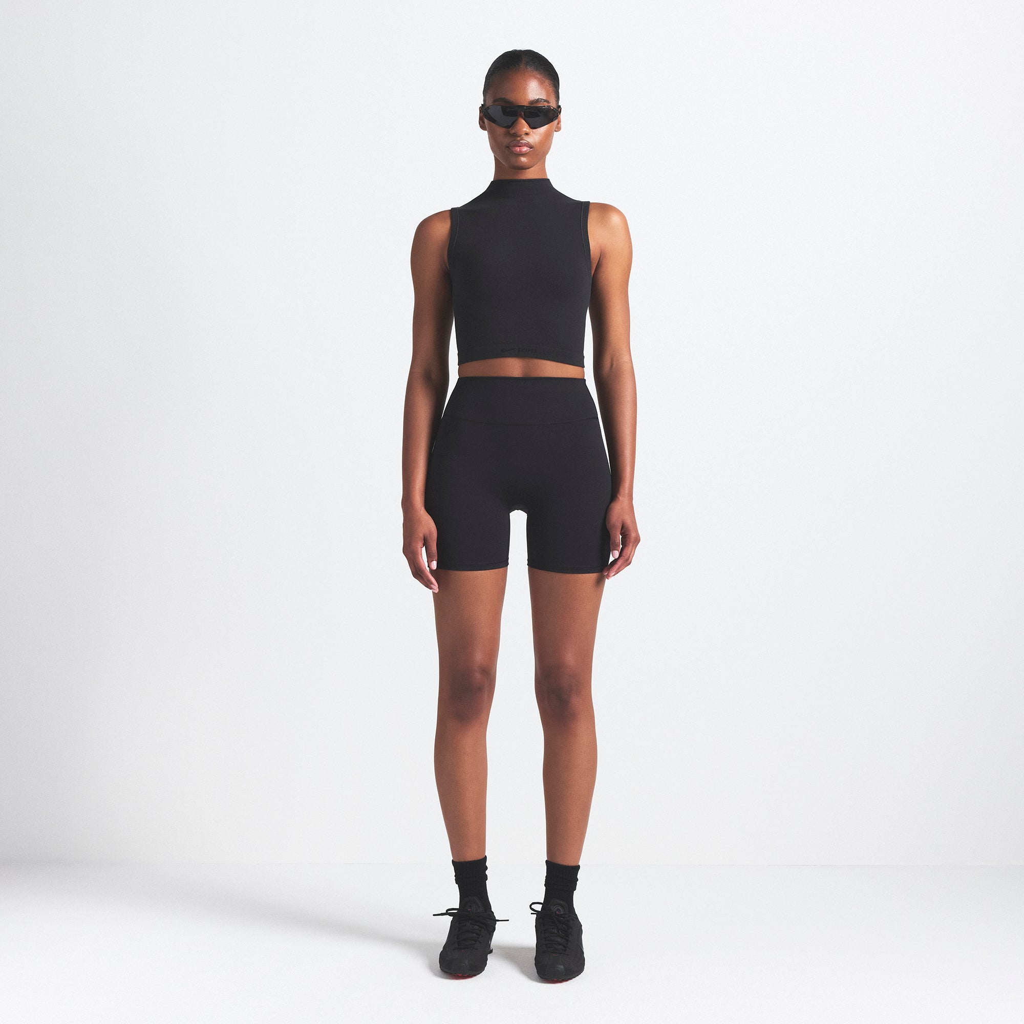 NikeSKIMS VINTAGE SEAMLESS MOCK NECK BRA TOP | OBSIDIAN ON A MODEL FRONT VIEW @ | FOCUS: 0.9, 0.1, 0.7