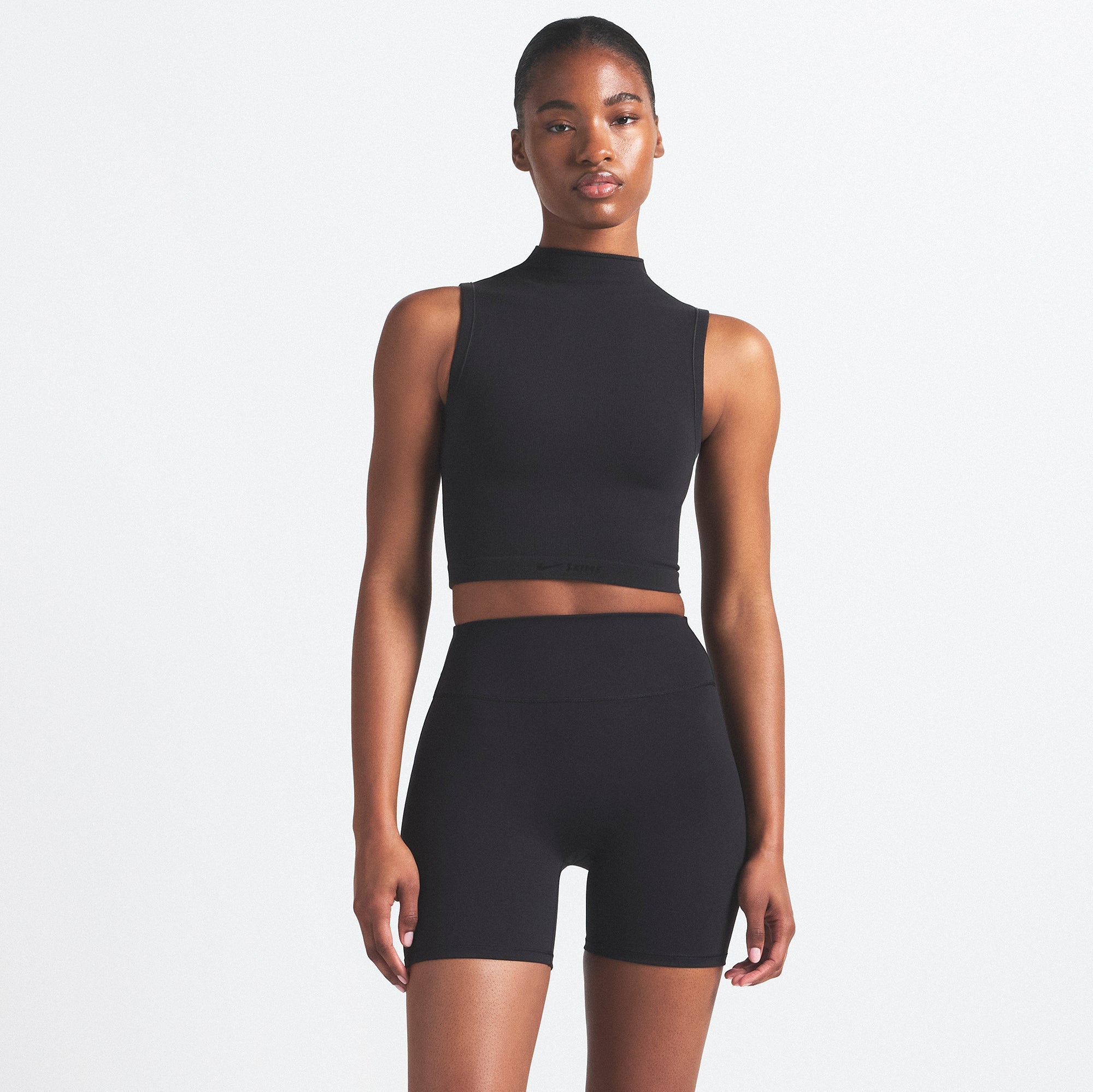 NikeSKIMS VINTAGE SEAMLESS MOCK NECK BRA TOP | OBSIDIAN ON A MODEL SIDE VIEW @ | FOCUS: 0.9, 0.1, 0.7
