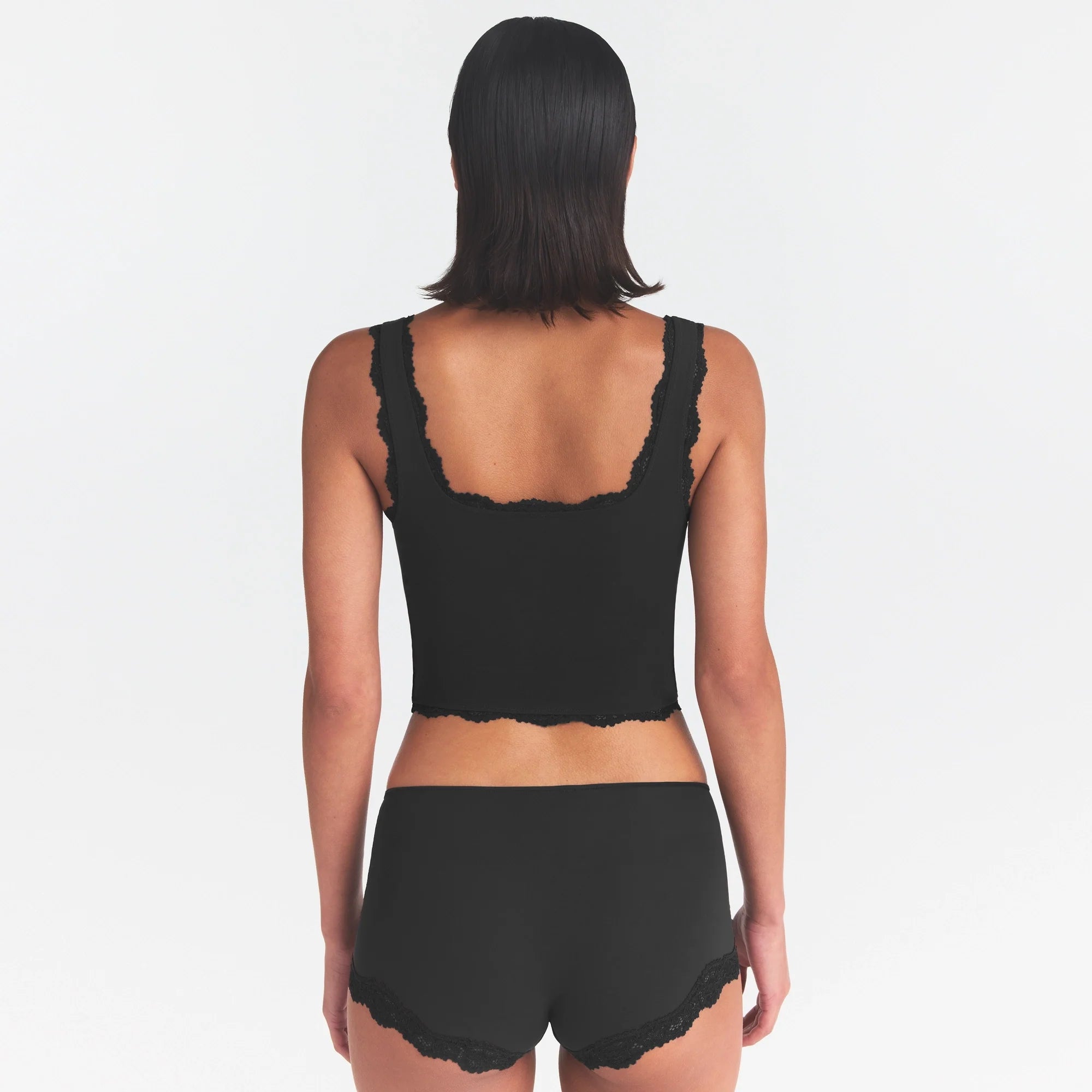 FITS EVERYBODY LACE TANK | ONYX ON A MODEL SIDE VIEW
