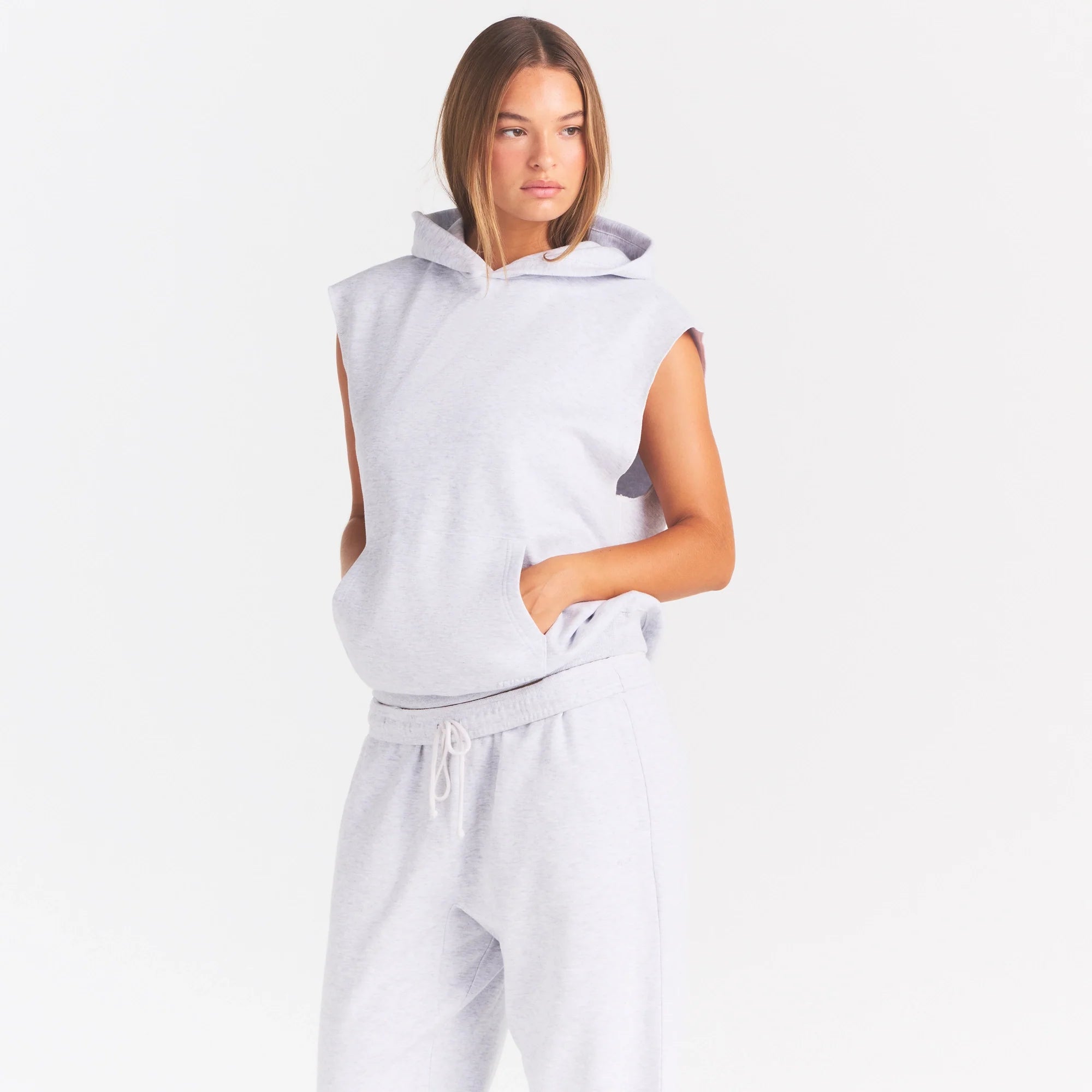 COTTON FLEECE OVERSIZED SLEEVELESS HOODIE | LIGHT HEATHER GREY ON A MODEL SIDE VIEW @ | FOCUS: 0.0, 1.0, 0.9