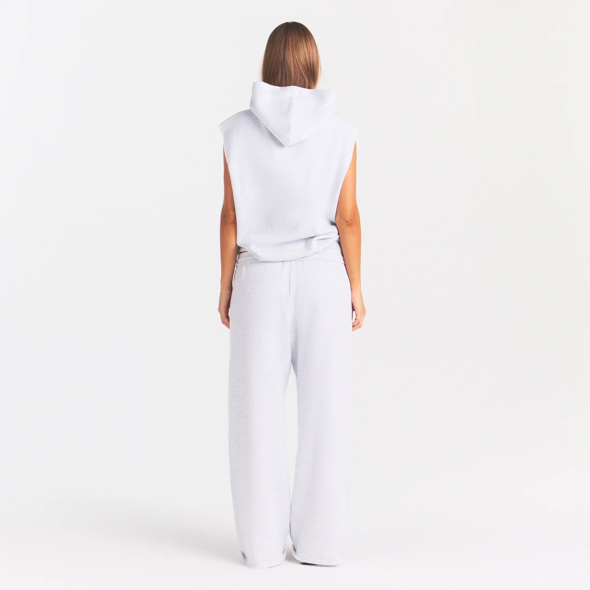 COTTON FLEECE OVERSIZED SLEEVELESS HOODIE | LIGHT HEATHER GREY ON A MODEL FRONT VIEW @ | FOCUS: 0.0, 1.0, 0.9