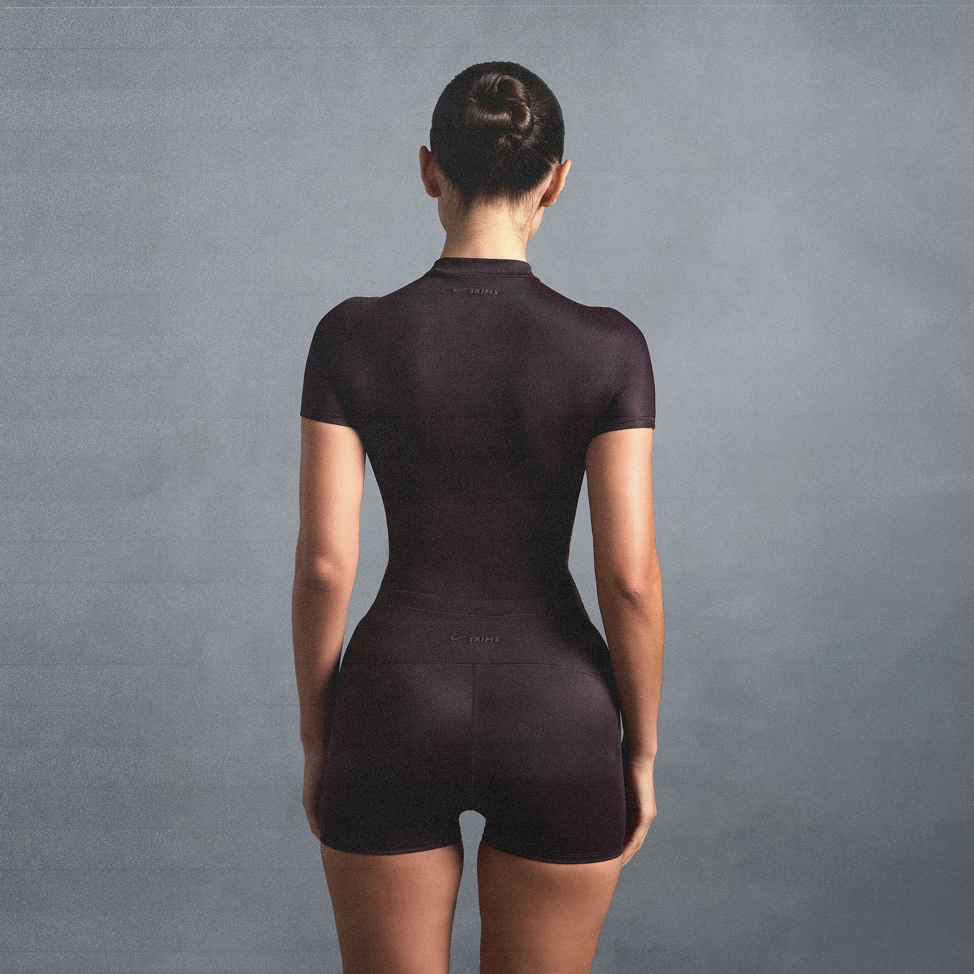 NikeSKIMS SHINE SHORT SLEEVE MOCK NECK TOP | PHOENIX ON A MODEL SIDE VIEW @ | FOCUS: 0.0, 1.0, 0.9