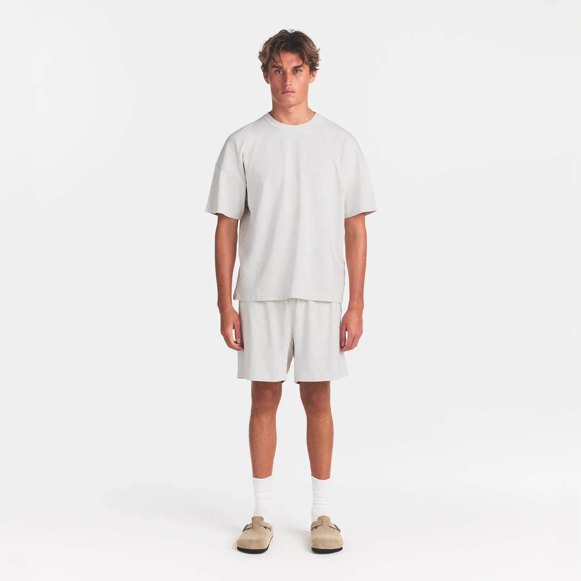 JERSEY LOUNGE MENS OVERSIZED T-SHIRT | CHALK HEATHER ON A MODEL FRONT VIEW @ | FOCUS: 0.0, 1.0, 0.9