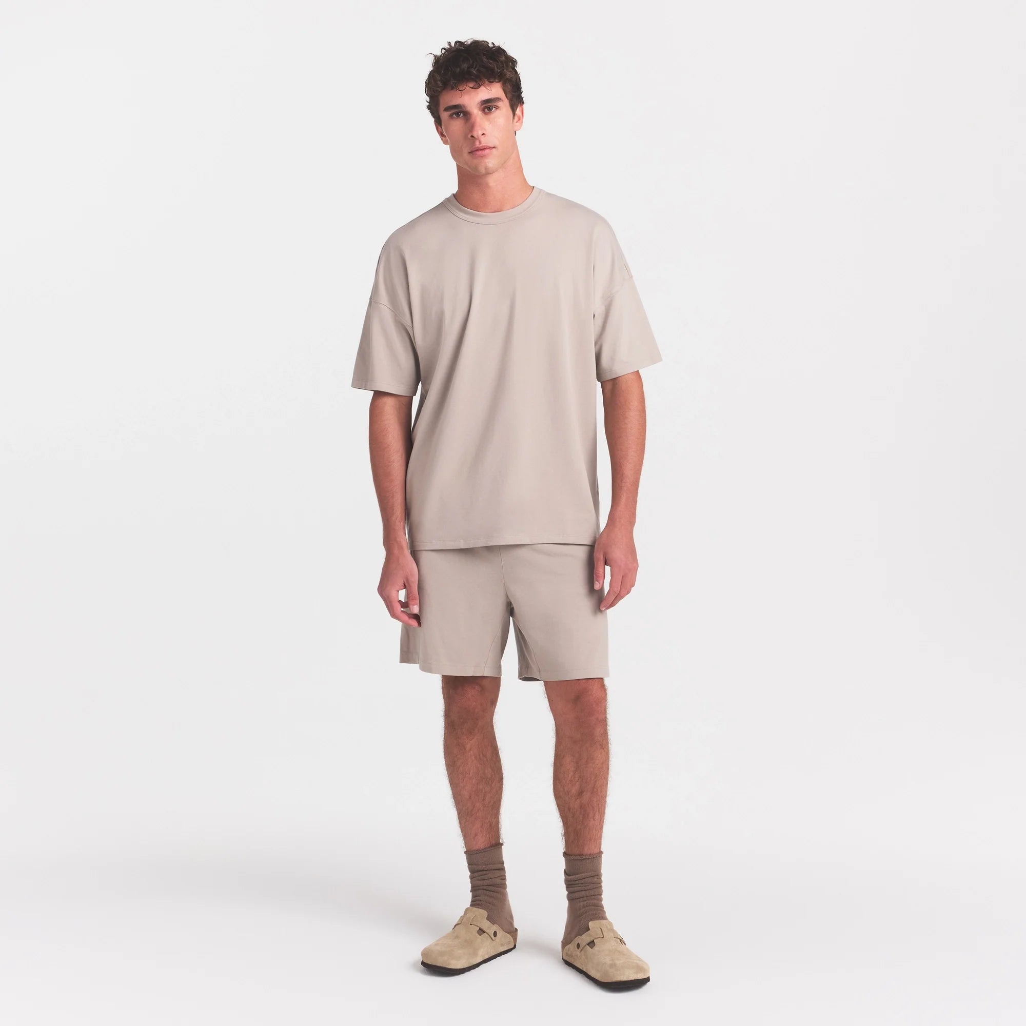 JERSEY LOUNGE MENS OVERSIZED T-SHIRT | LINEN ON A MODEL FRONT VIEW @ | FOCUS: 0.0, 1.0, 0.9