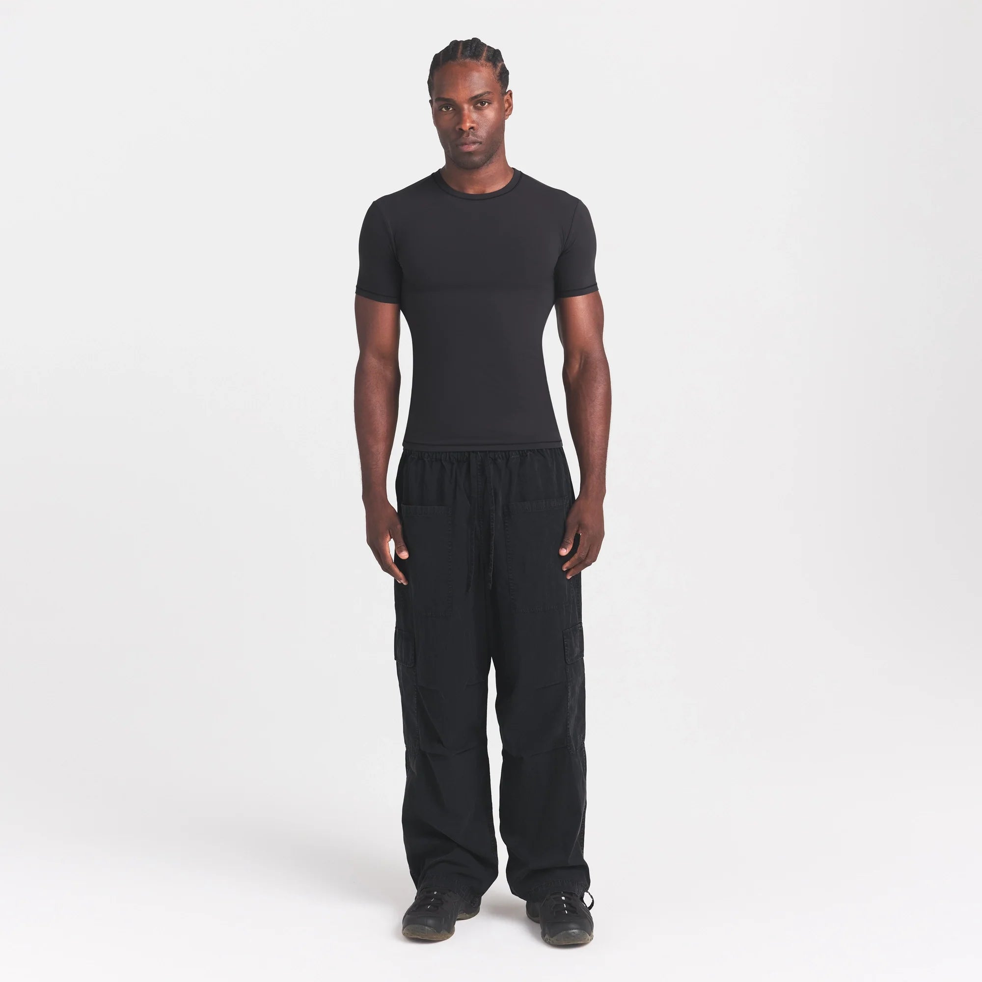 FITS EVERYBODY MENS SLIM T-SHIRT | ONYX ON A MODEL FRONT VIEW @ | FOCUS: 0.0, 1.0, 0.9