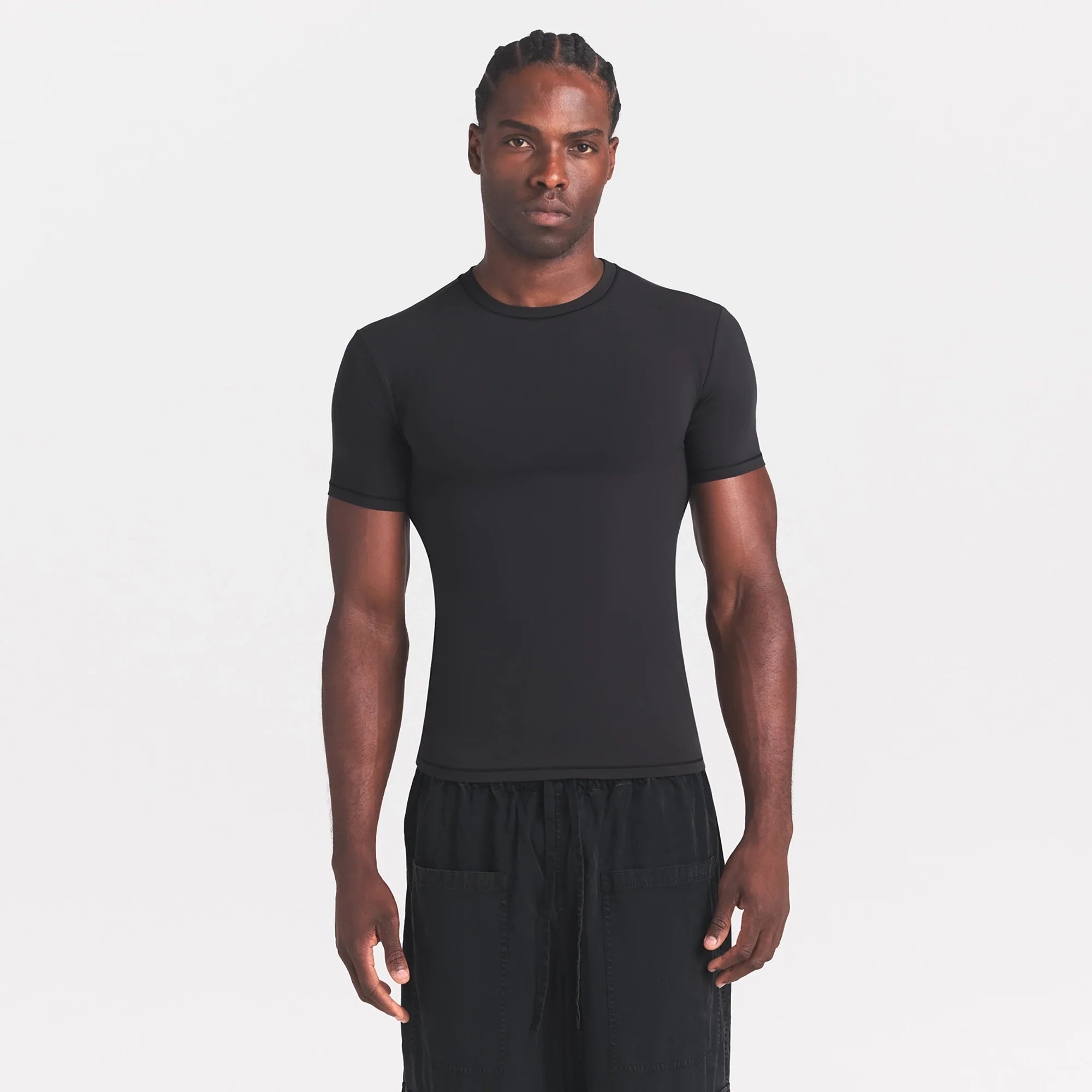 FITS EVERYBODY MENS SLIM T-SHIRT | ONYX ON A MODEL SIDE VIEW @ | FOCUS: 0.0, 1.0, 0.9