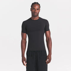 FITS EVERYBODY MENS SLIM T-SHIRT | ONYX ON A MODEL SIDE VIEW @ | FOCUS: 0.0, 1.0, 0.9