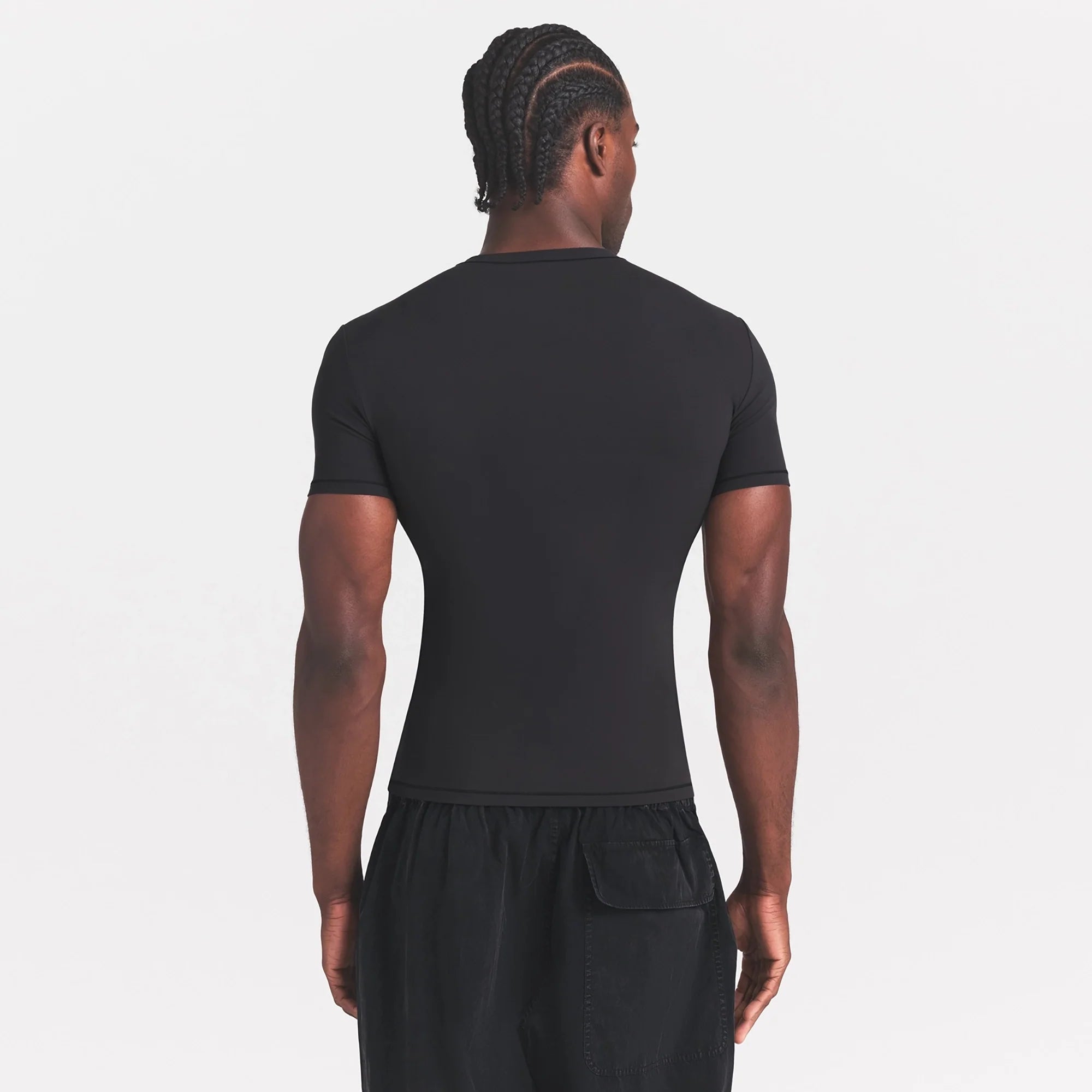 FITS EVERYBODY MENS SLIM T-SHIRT | ONYX ON A MODEL SIDE VIEW @ | FOCUS: 0.0, 1.0, 0.9