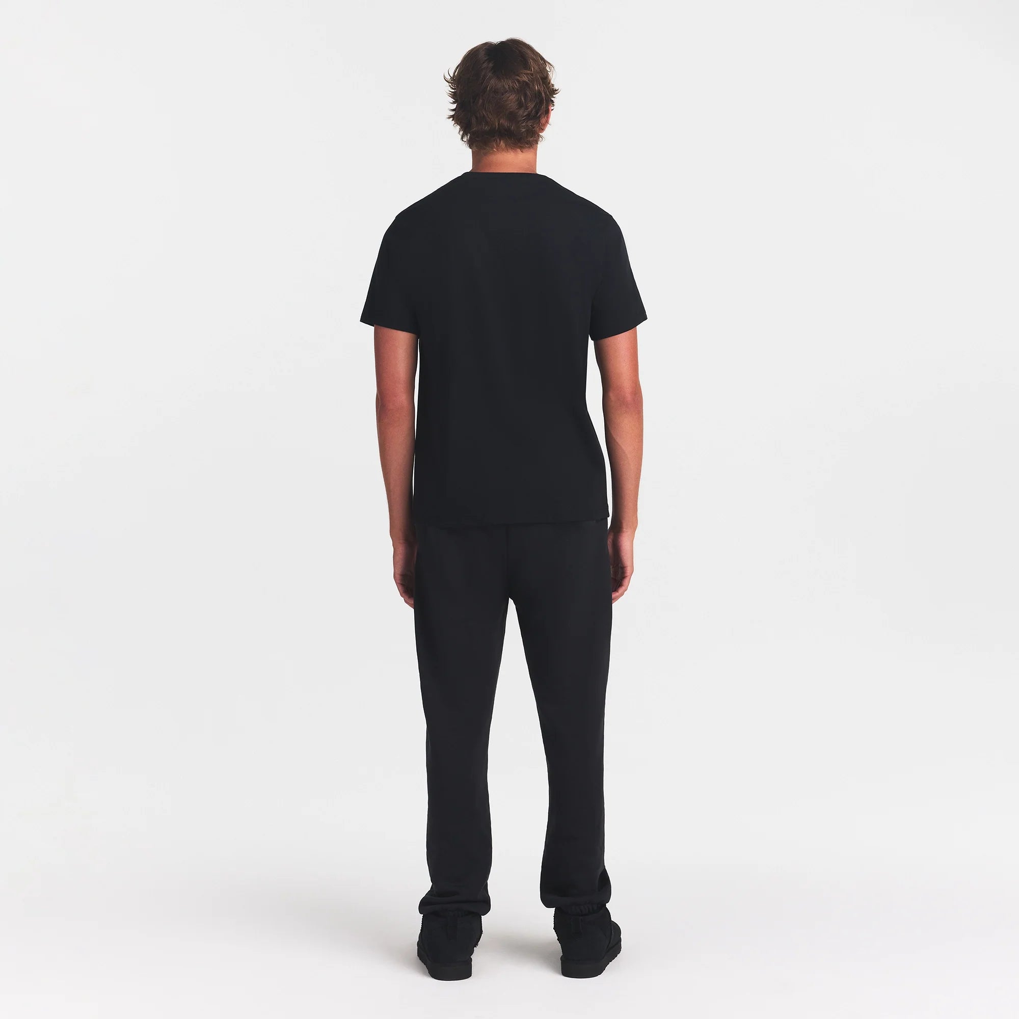 SKIMS COTTON MENS CLASSIC T-SHIRT | ONYX ON A MODEL BACK VIEW @ | FOCUS: 0.0, 1.0, 0.9