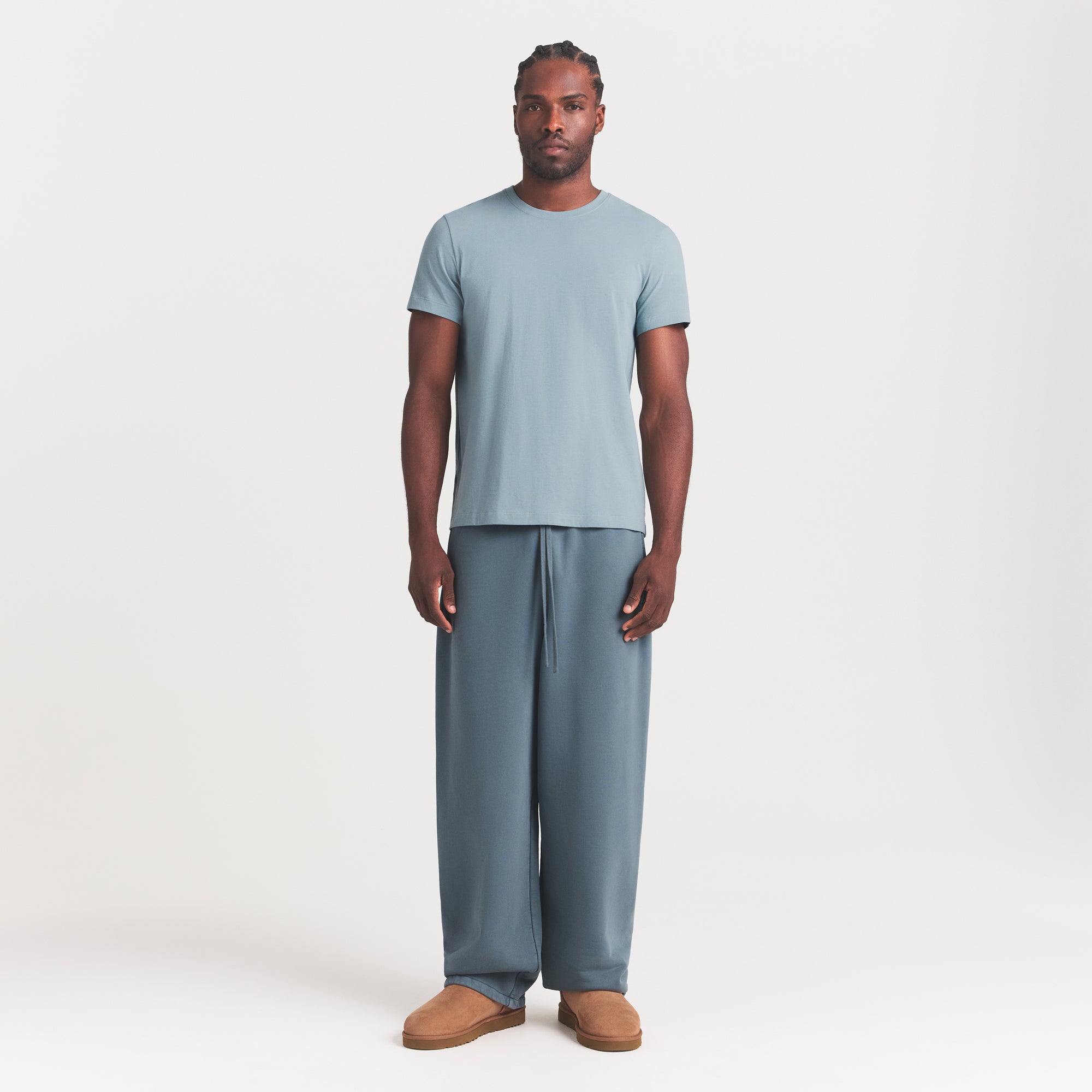 SKIMS COTTON MENS CLASSIC T-SHIRT | SKY ON A MODEL FRONT VIEW @ | FOCUS: 0.0, 1.0, 0.9