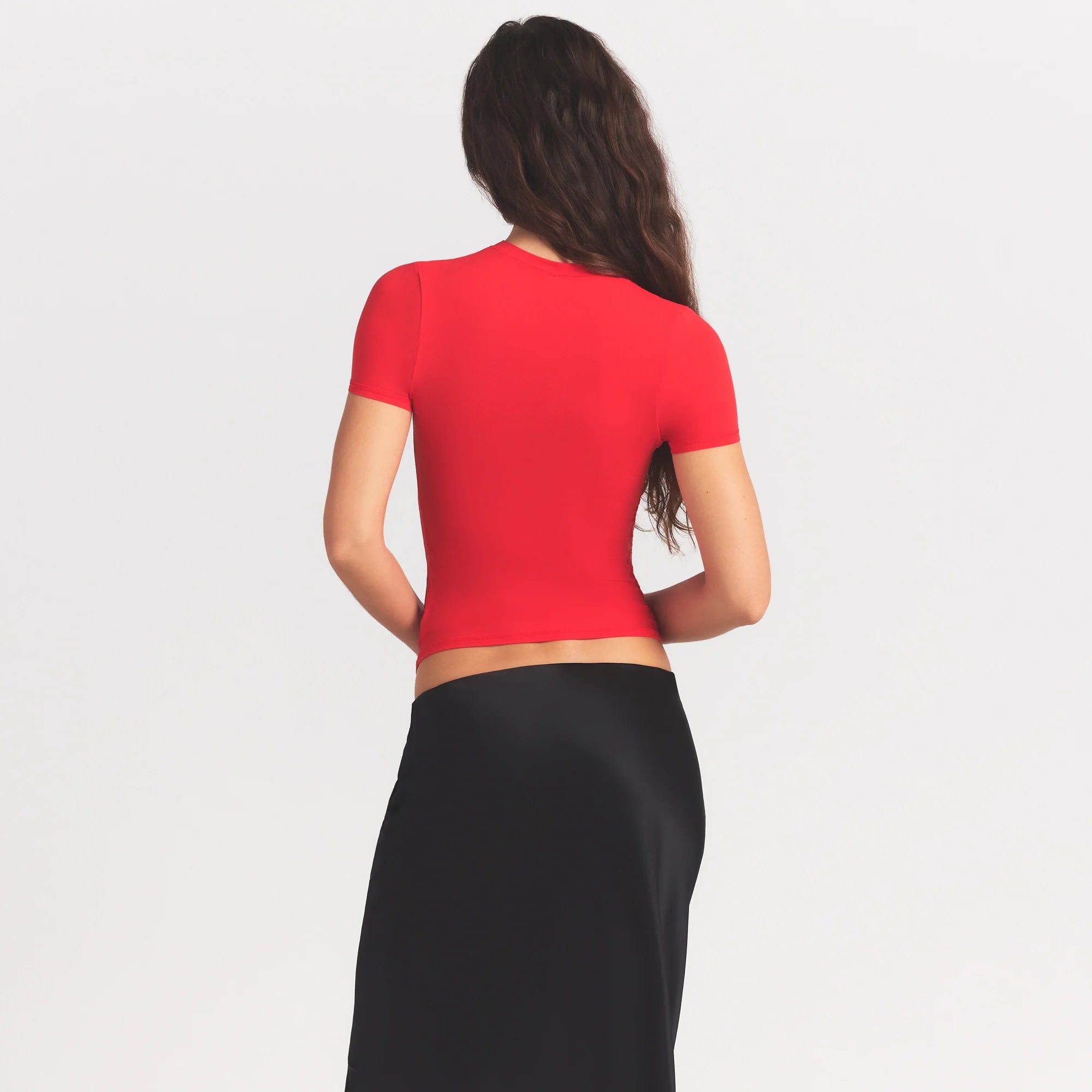 FITS EVERYBODY T-SHIRT | CHERRY ON A MODEL SIDE VIEW @ | FOCUS: 0.0, 1.0, 0.9