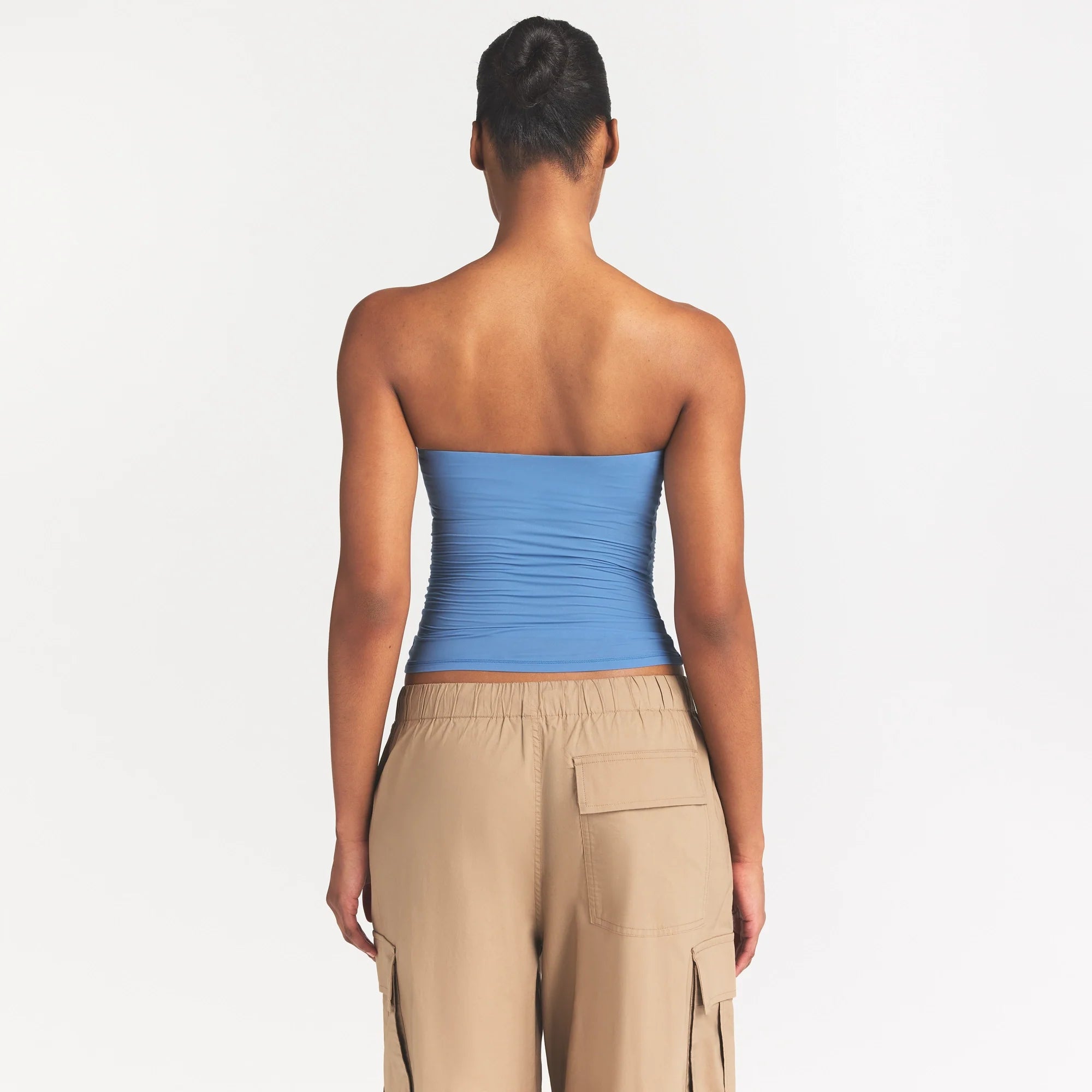 FITS EVERYBODY TUBE TOP | ARCTIC ON A MODEL SIDE VIEW @ | FOCUS: 0.0, 1.0, 0.9