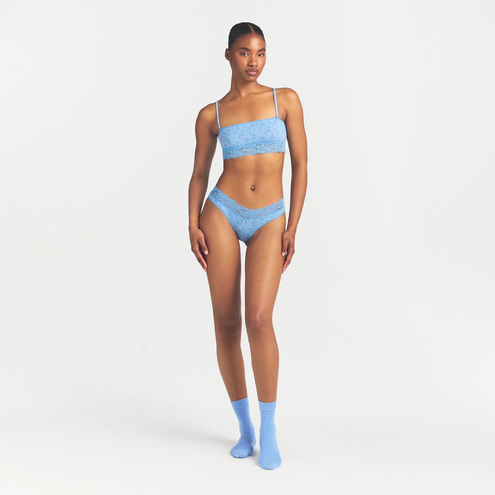 LIGHTWEIGHT COTTON WIDE LACE BRIEF | SURF DAINTY FLORAL PRINT ON A MODEL FRONT VIEW @ | FOCUS: 0.0, 1.0, 0.9