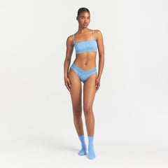 LIGHTWEIGHT COTTON WIDE LACE BRIEF | SURF DAINTY FLORAL PRINT ON A MODEL FRONT VIEW @ | FOCUS: 0.0, 1.0, 0.9