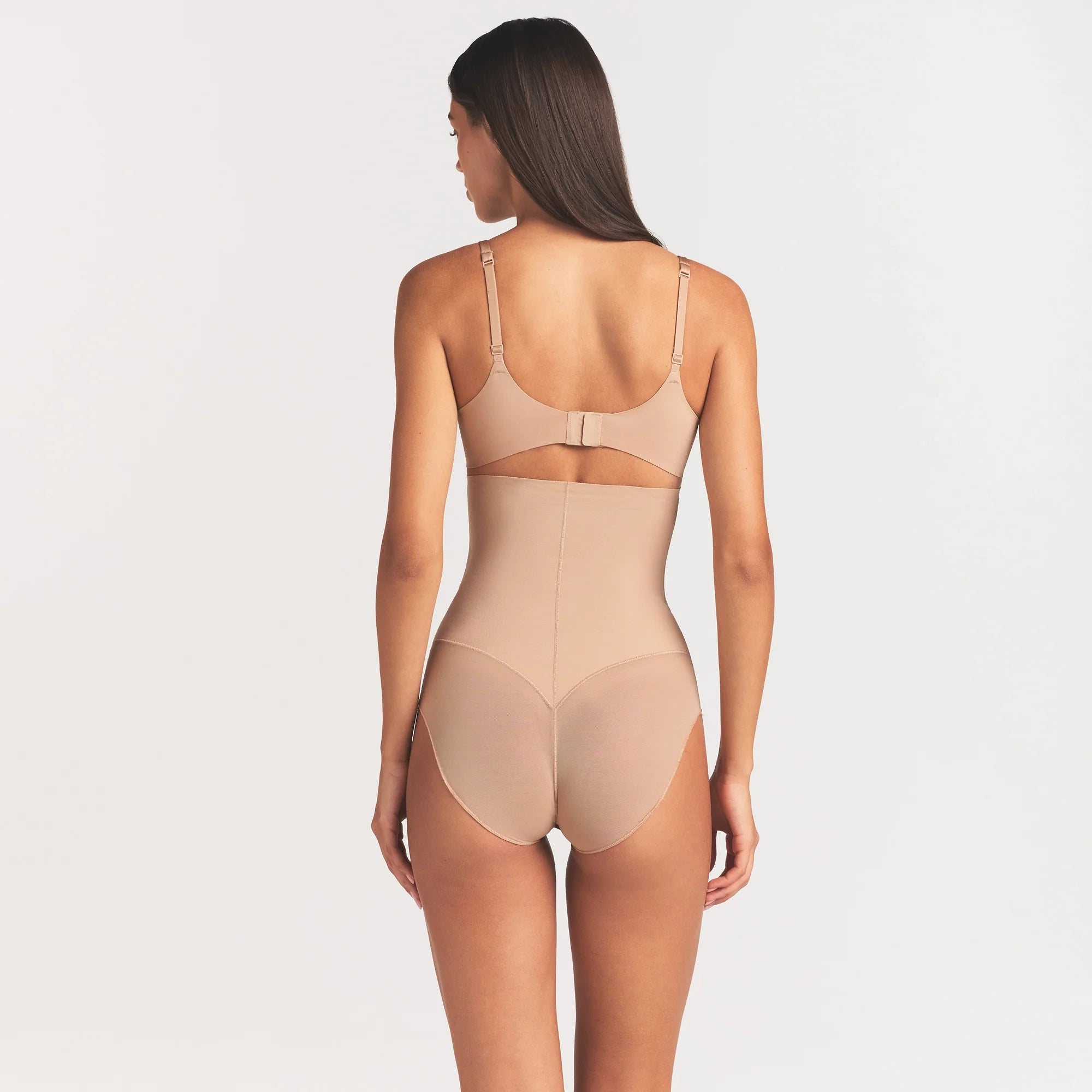POWER MESH SHAPEWEAR CORE SCULPT HIGH-WAISTED BRIEF | CLAY ON A MODEL SIDE VIEW @