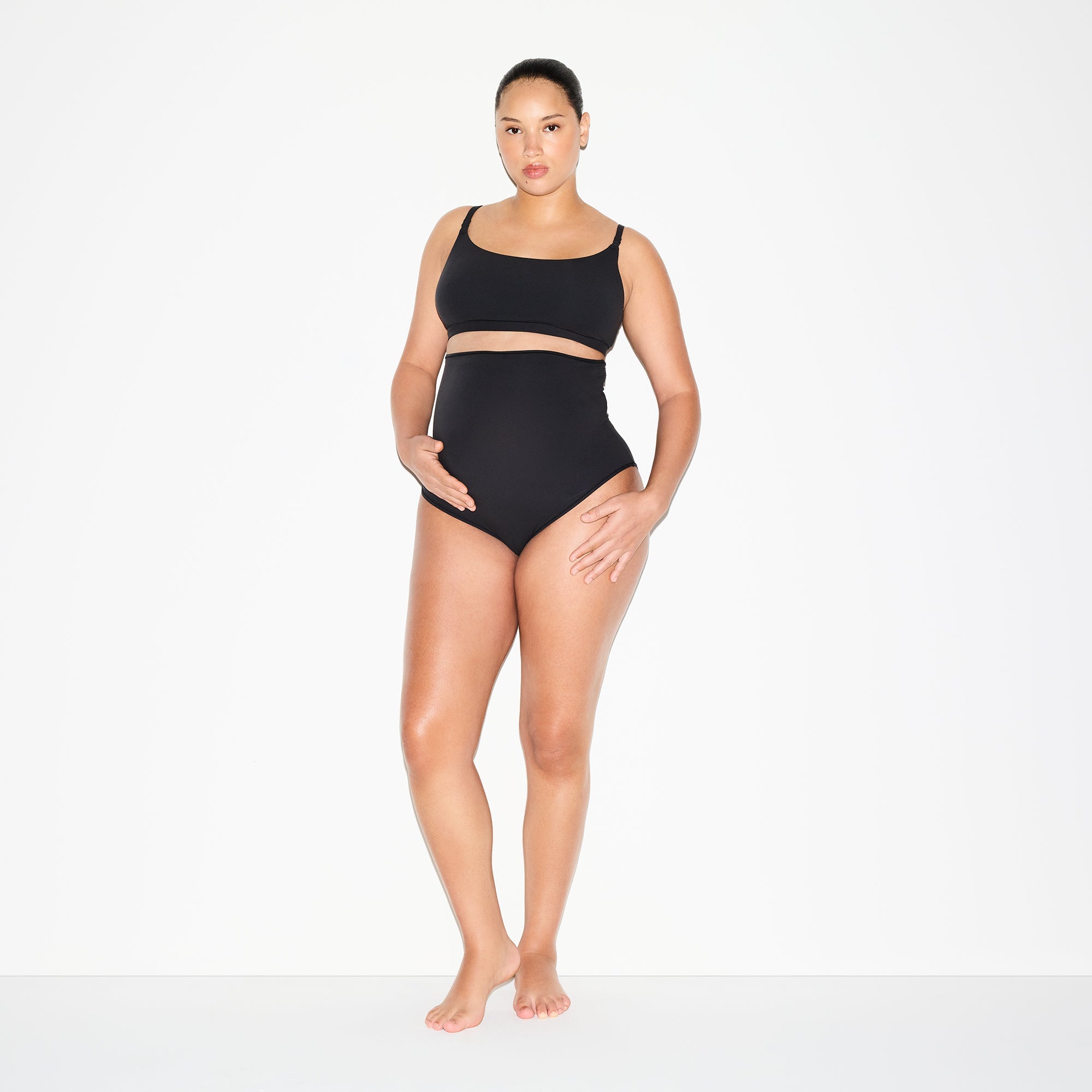 FITS EVERYBODY MATERNITY HIGH-WAISTED BRIEF 5-PACK | ONYX ON A MODEL FRONT VIEW @ | FOCUS: 0.0, 1.0, 0.9