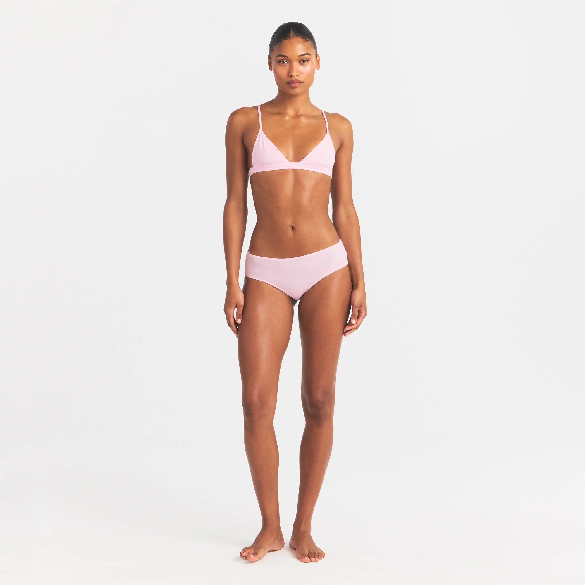 EVERYDAY COTTON HIPSTER | PEONY ON A MODEL FRONT VIEW @ | FOCUS: 0.0, 1.0, 0.9