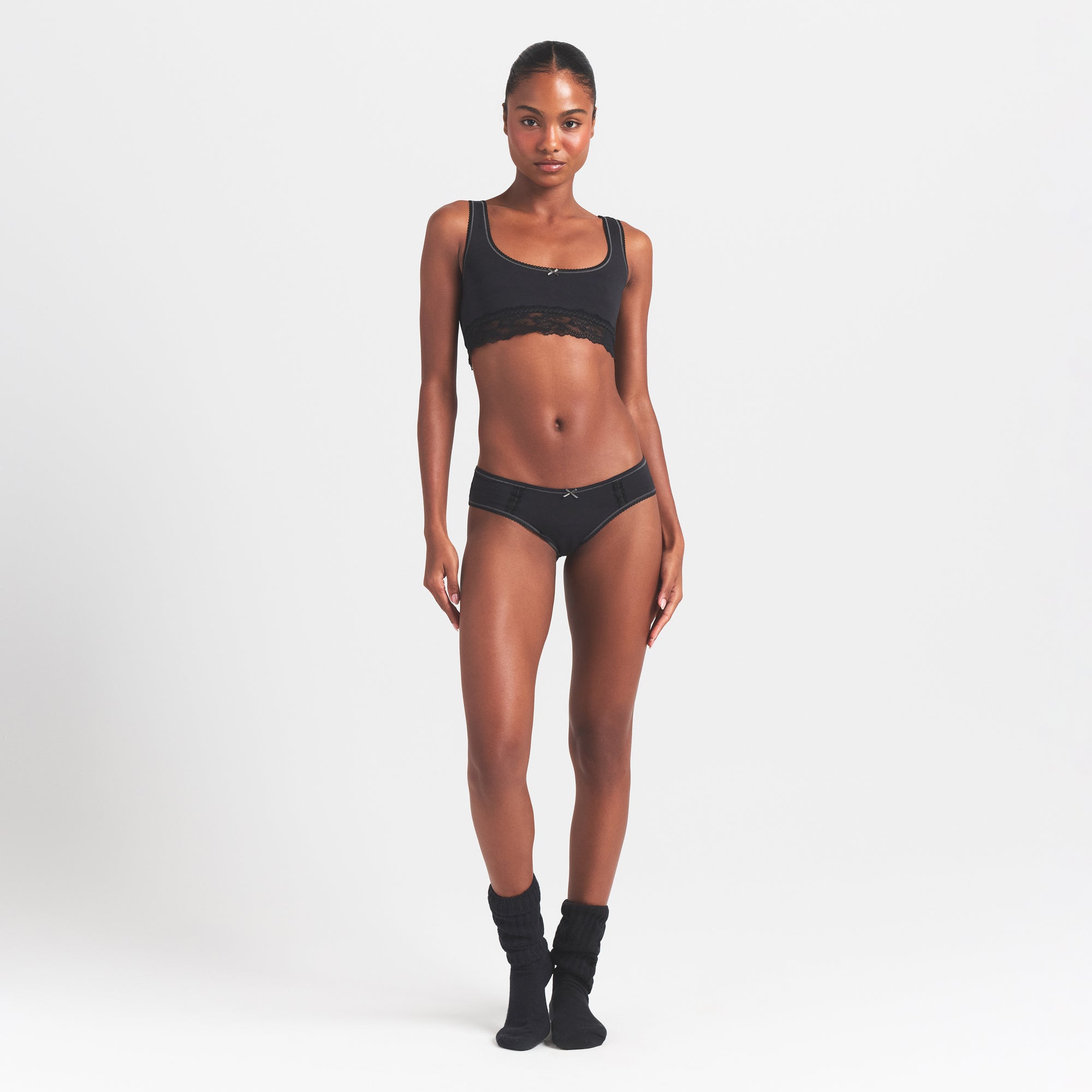 LIGHTWEIGHT COTTON LACE HIPSTER |  SOOT TONALON MODEL | FOCUS: 0.0, 1.0, 0.9