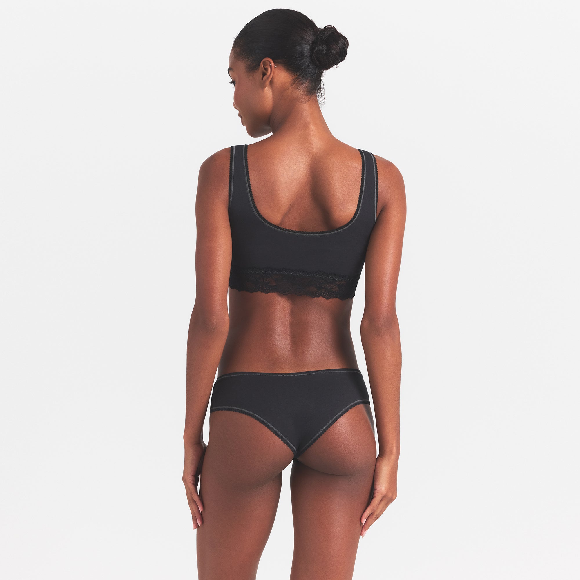 LIGHTWEIGHT COTTON LACE HIPSTER | SOOT TONAL | ON MODEL | FOCUS: 0.0, 1.0, 0.9