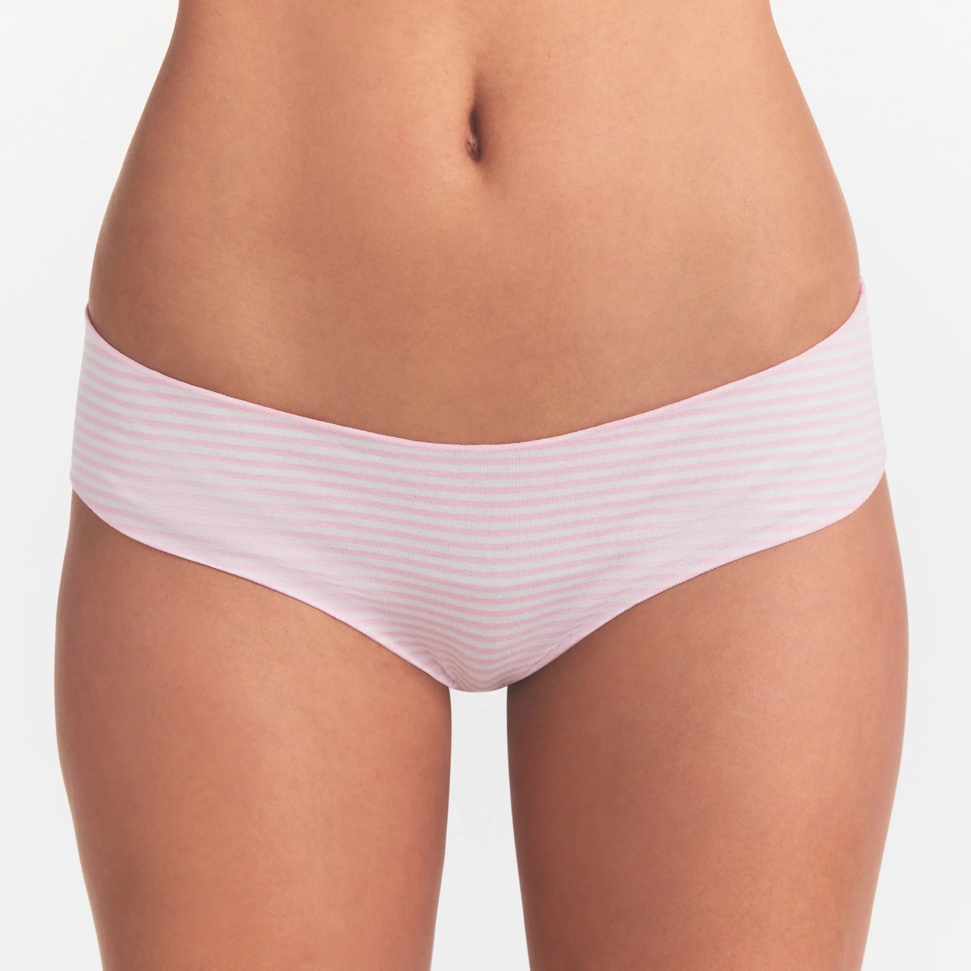 LIGHTWEIGHT COTTON RUCHED BACK HIPSTER 10-PACK | MICRO DOT FLORAL MULTI ON A MODEL SIDE VIEW @ | FOCUS: 0.0, 1.0, 0.9