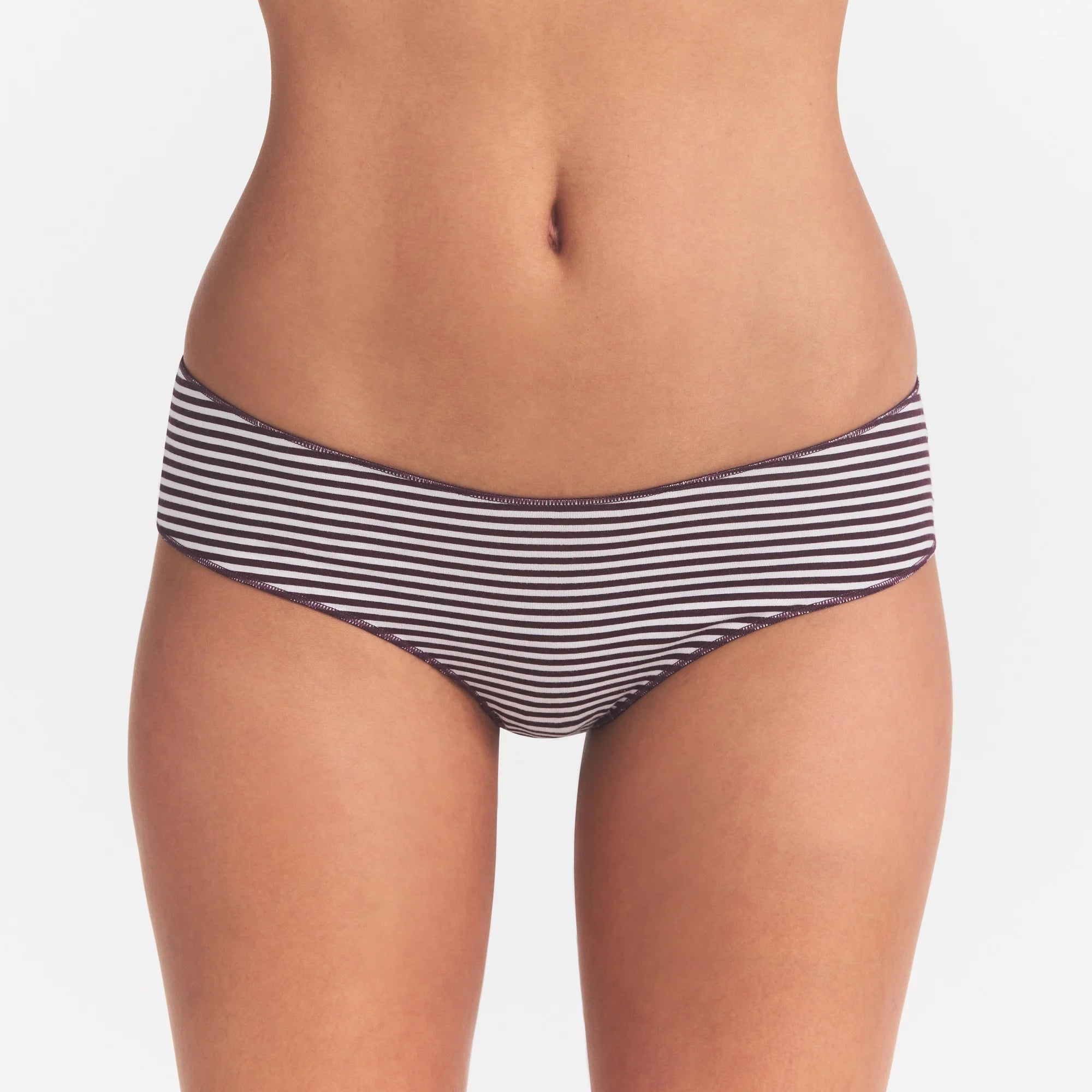 LIGHTWEIGHT COTTON RUCHED BACK HIPSTER 10-PACK | MICRO DOT FLORAL MULTI ON A MODEL SIDE VIEW @ | FOCUS: 0.0, 1.0, 0.9