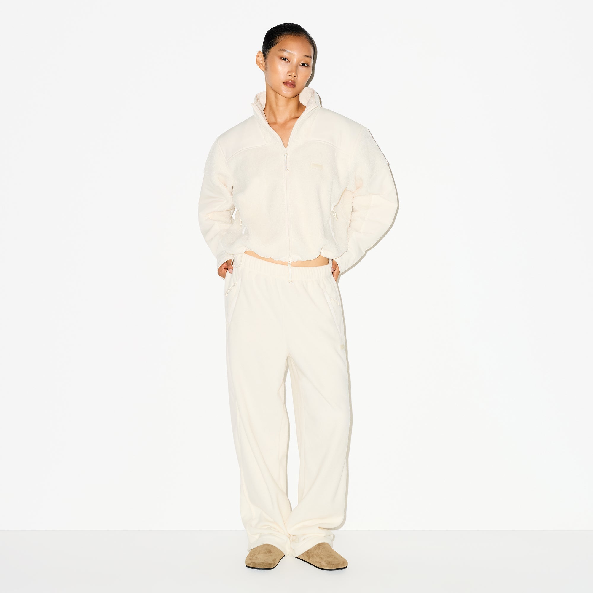 OUTDOOR FLEECE STRAIGHT LEG PANT | ECRU ON A MODEL FRONT VIEW @ | FOCUS: 0.0, 1.0, 0.9
