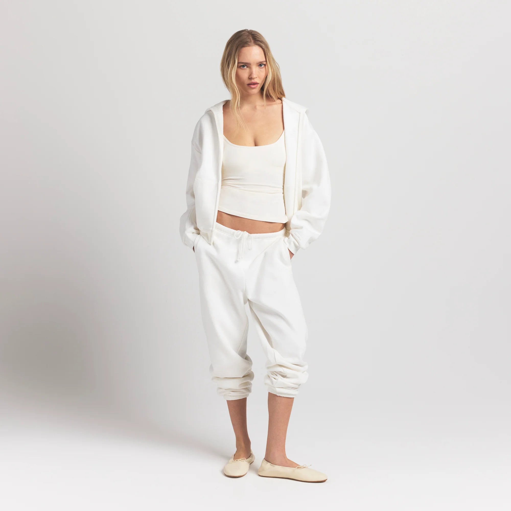 COTTON FLEECE CLASSIC ZIP UP HOODIE | MARBLE ON A MODEL FRONT VIEW S | FOCUS: 0.0, 1.0, 0.9