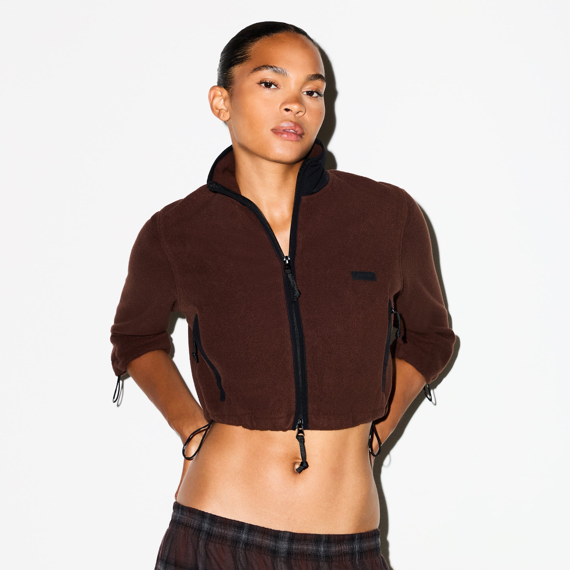 OUTDOOR FLEECE STRAIGHT LEG PANT | COCOA ON A MODEL SIDE VIEW @ | FOCUS: 0.0, 1.0, 0.9